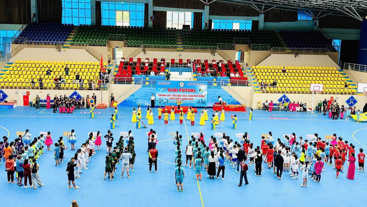 Sôi động khai mạc Giải Futsal “Tranh cúp Tiểu học Bắc Lệnh mở rộng” lần IV năm 2025 1 571044622 122139867632925719 2630465729532784987 n