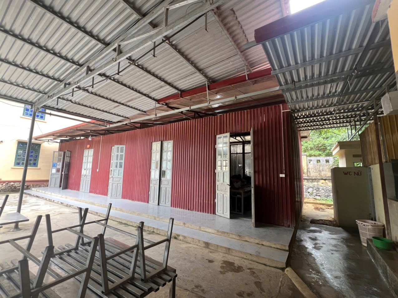 Ấm lòng học sinh nội trú Văn Bàn: Công an xã hỗ trợ 30 triệu đồng nâng cấp bếp ăn tập thể 7 571138550 795008993365811 6779895754291646791 n