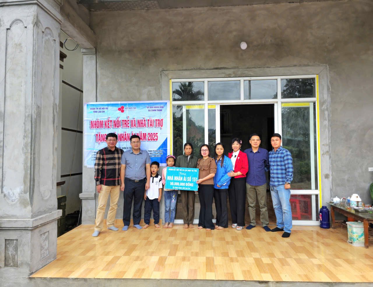 Kết nối yêu thương: Nhóm Kết nối trẻ và nhà tài trợ trao 50 triệu đồng giúp gia đình khó khăn xây dựng mái ấm 1 571174090 122139726314939830 4950959640956914577 n