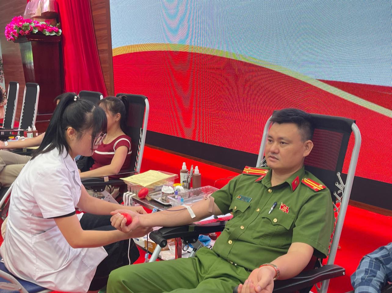 Lan tỏa yêu thương từ “Giọt hồng” Bảo Yên: Khi một giọt máu là cả một cuộc đời 5 571190998 1389590043173351 4575911932083634539 n