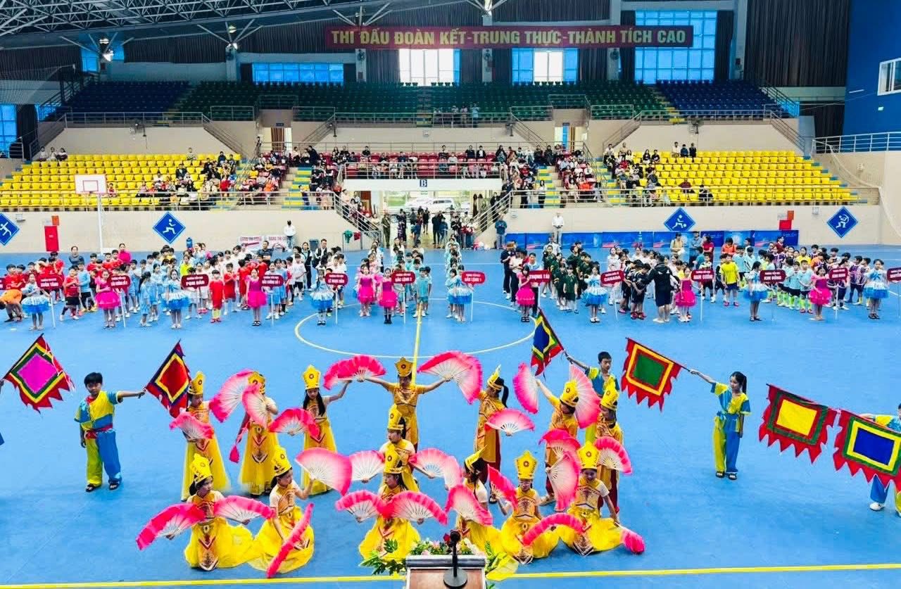 Sôi động khai mạc Giải Futsal “Tranh cúp Tiểu học Bắc Lệnh mở rộng” lần IV năm 2025 2 571199649 122139868922925719 2437187052065133232 n