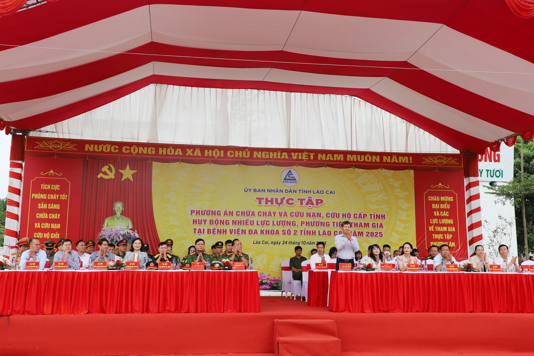 Lào Cai: Thực tập phương án chữa cháy và cứu nạn cứu hộ cấp tỉnh năm 2025 1 571205167 1142321688073227 6882094925681061509 n