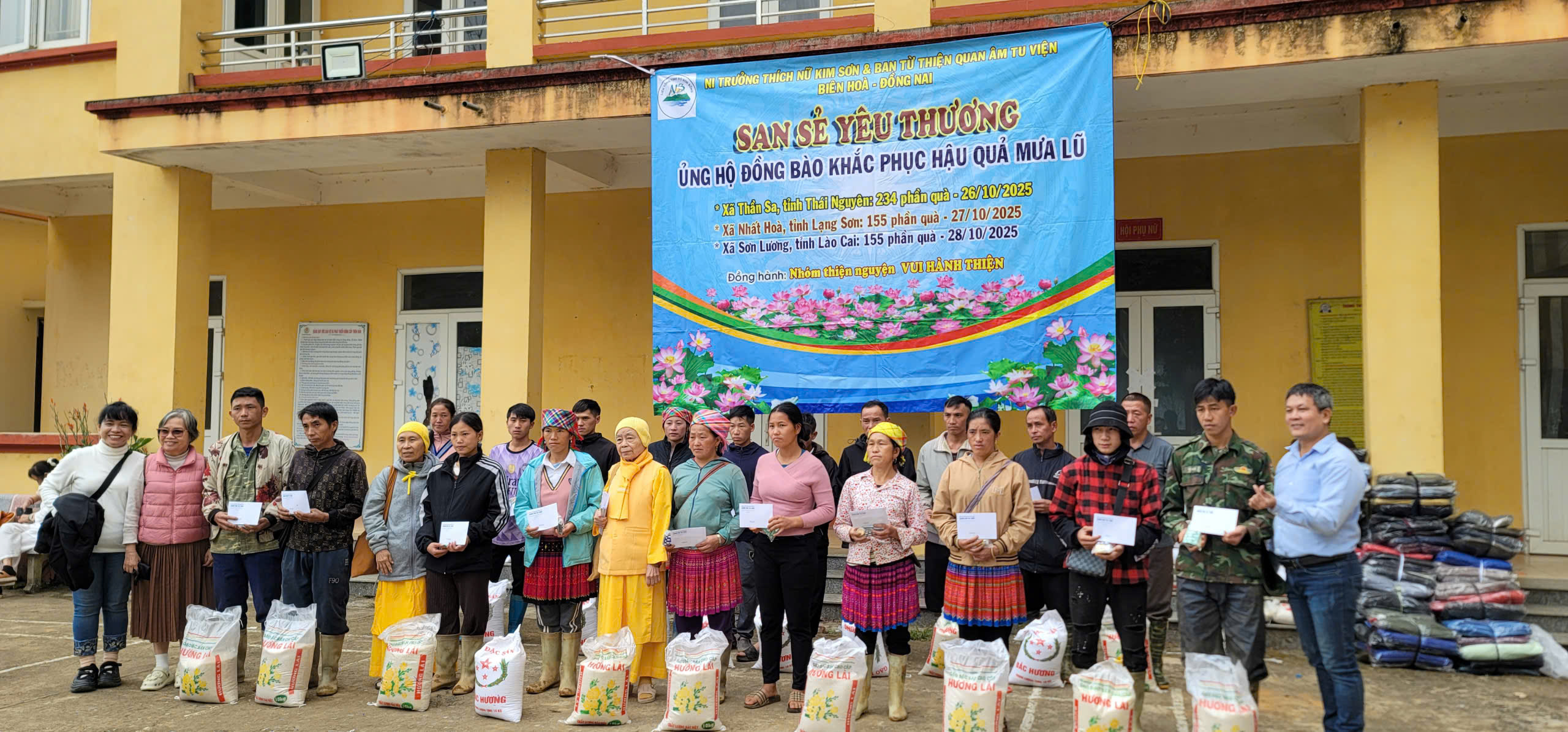 Nghĩa tình từ phương Nam đến với bà con Sơn Lương sau bão số 10 2 571221019 1341084231142046 9026370976829274989 n