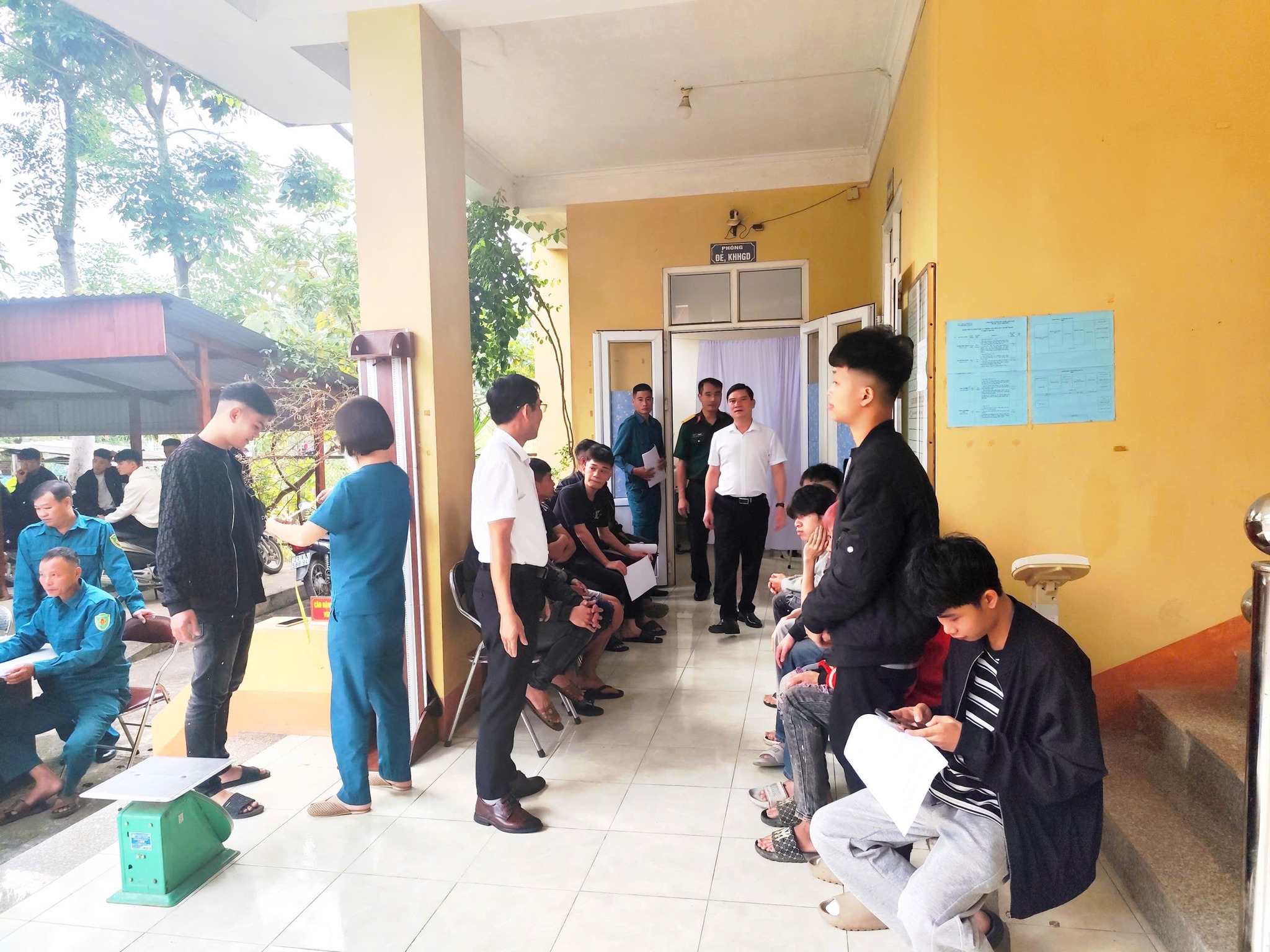 Thanh niên phường Nghĩa Lộ hăng hái tham gia khám tuyển nghĩa vụ quân sự năm 2026 3 571226415 771690565899623 179044687596272474 n