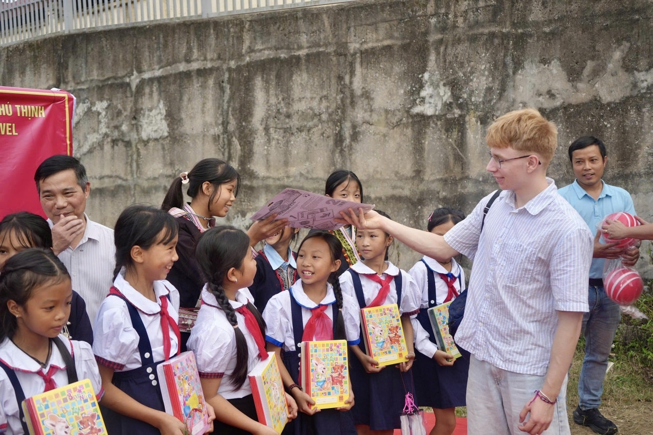 Khánh thành sân chơi cho học sinh cụm trường Thanh Kim, xã Bản Hồ: kết nối tấm lòng nhân ái từ Đan Mạch đến vùng cao Sa Pa 6 571238697 1358627712939957 4249906469580676085 n