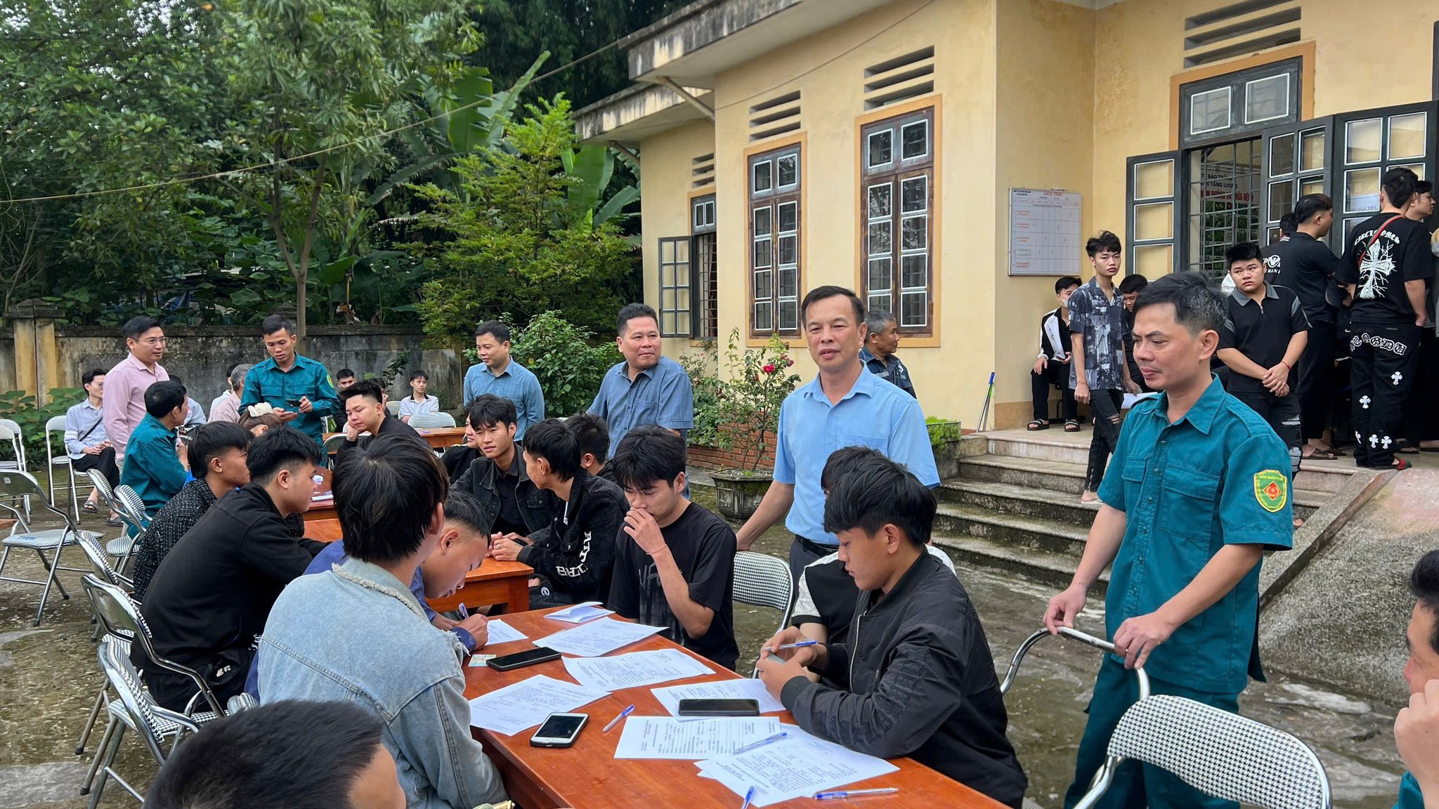 Tằng Loỏng khám sơ tuyển nghĩa vụ quân sự và công an nghĩa vụ năm 2026: Thanh niên hăng hái lên đường vì Tổ quốc 3 571240656 1166607622239828 995018087770528560 n