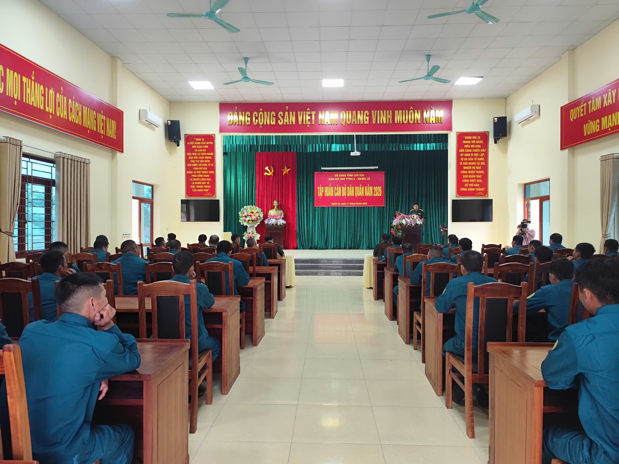 Gần 300 cán bộ dân quân cơ sở tham gia tập huấn, nâng cao sức mạnh bảo vệ quê hương 1 571260689 769925886076091 2125456246636989064 n