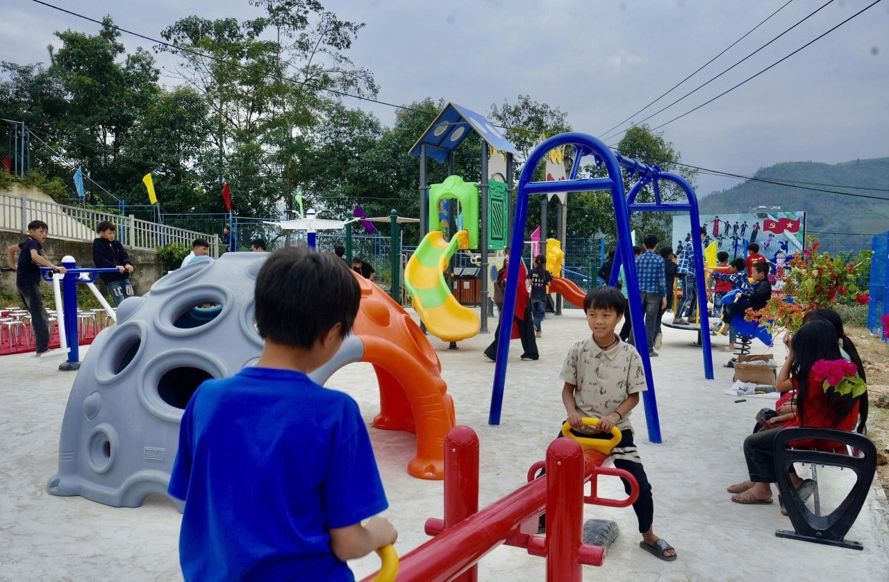 Khánh thành sân chơi cho học sinh cụm trường Thanh Kim, xã Bản Hồ: kết nối tấm lòng nhân ái từ Đan Mạch đến vùng cao Sa Pa 8 571310746 1358626912940037 4527344088013185326 n