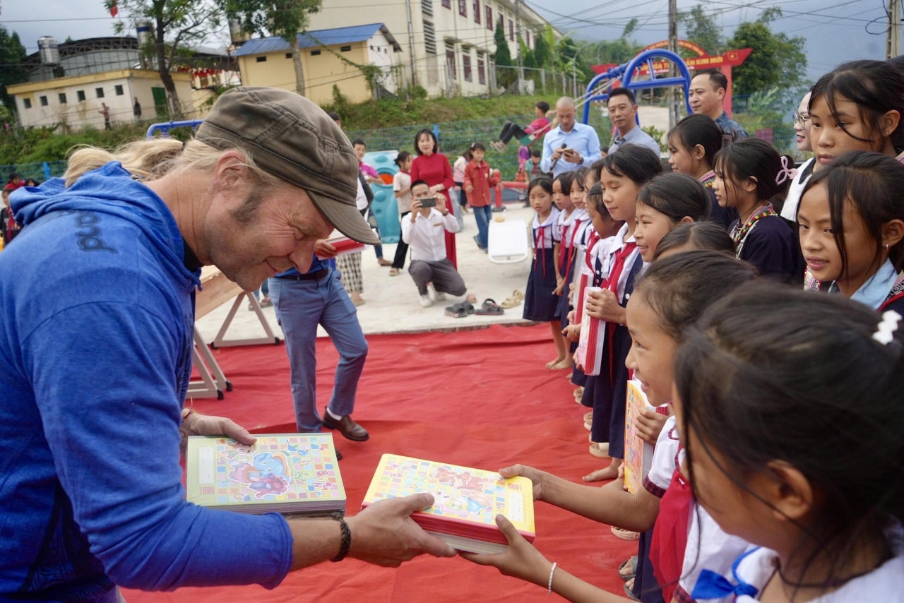 Khánh thành sân chơi cho học sinh cụm trường Thanh Kim, xã Bản Hồ: kết nối tấm lòng nhân ái từ Đan Mạch đến vùng cao Sa Pa 4 571340790 1358627946273267 4502358442763849840 n