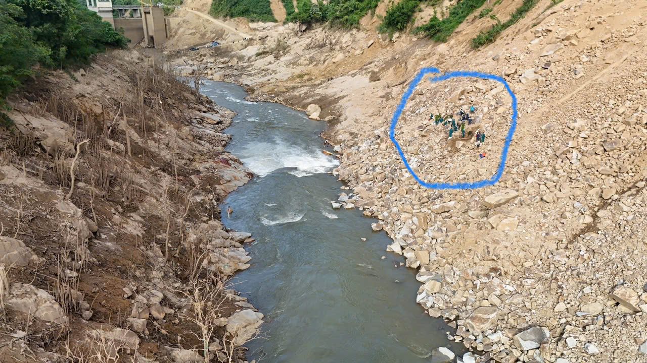 Lào Cai: Tìm thấy nạn nhân cuối cùng vụ xe bán tải bị vùi lấp sau 25 ngày nỗ lực tìm kiếm 3 571348208 794138046786239 984561177556937185 n