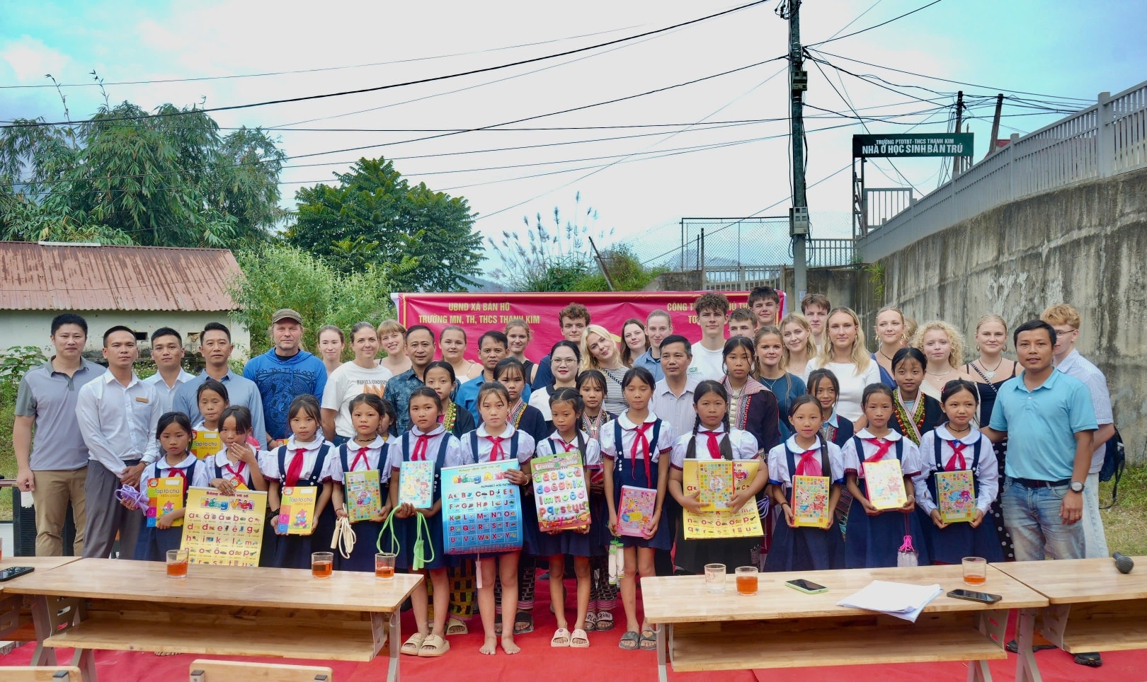 Khánh thành sân chơi cho học sinh cụm trường Thanh Kim, xã Bản Hồ: kết nối tấm lòng nhân ái từ Đan Mạch đến vùng cao Sa Pa 13 571369441 1358626759606719 6829660870245721214 n