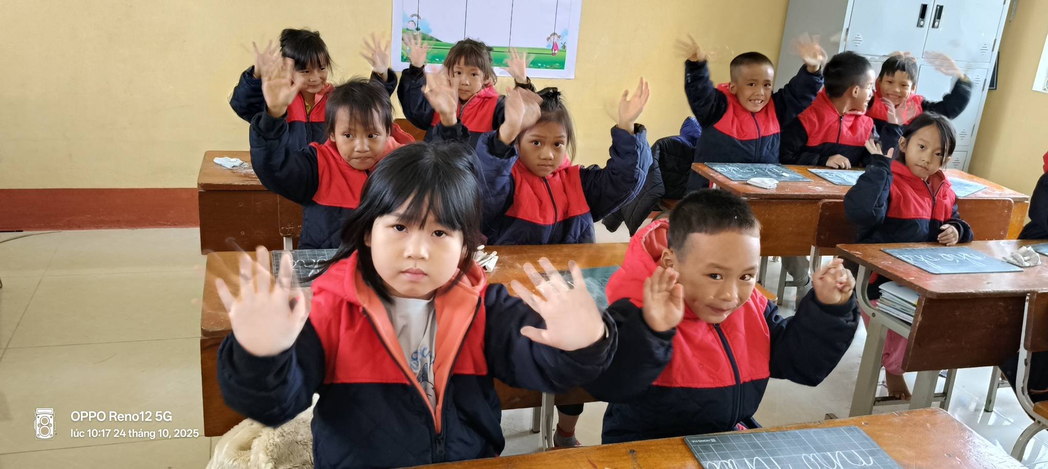Sơn Lương kiểm tra, khắc phục sau bão số 10: Chung tay vì an toàn học đường và đời sống người dân 6 571482147 1337548311495638 2958978283696823232 n