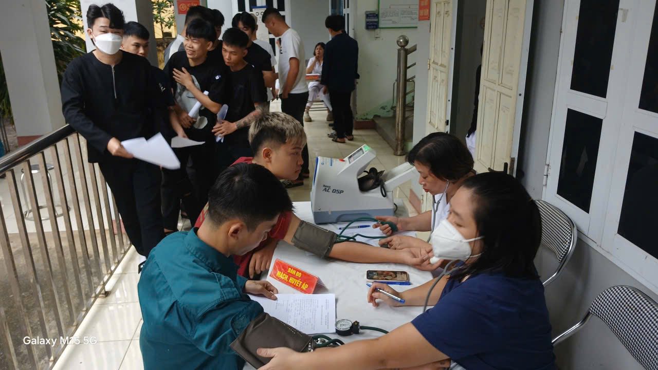 Hơn 450 thanh niên phường Trung Tâm tham gia khám sơ tuyển nghĩa vụ quân sự năm 2025 3 571488065 770051899396823 2726926645253068937 n