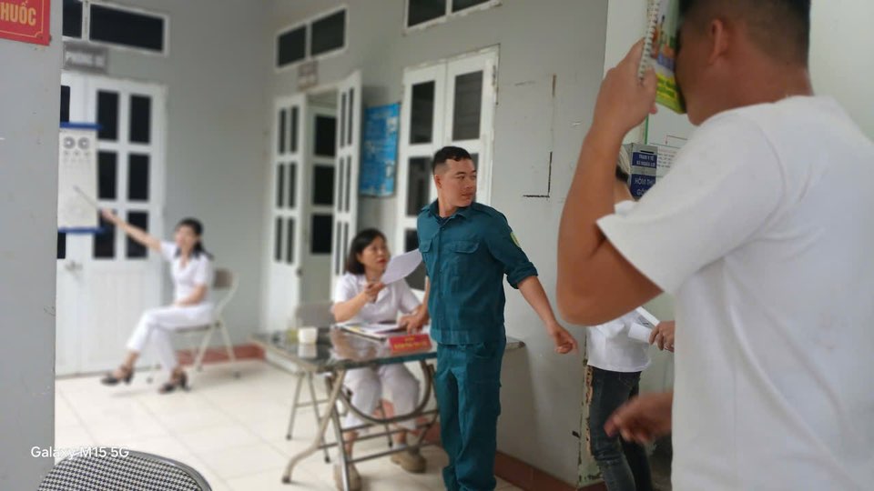 Hơn 450 thanh niên phường Trung Tâm tham gia khám sơ tuyển nghĩa vụ quân sự năm 2025 4 571531508 770051996063480 4463485056726429114 n