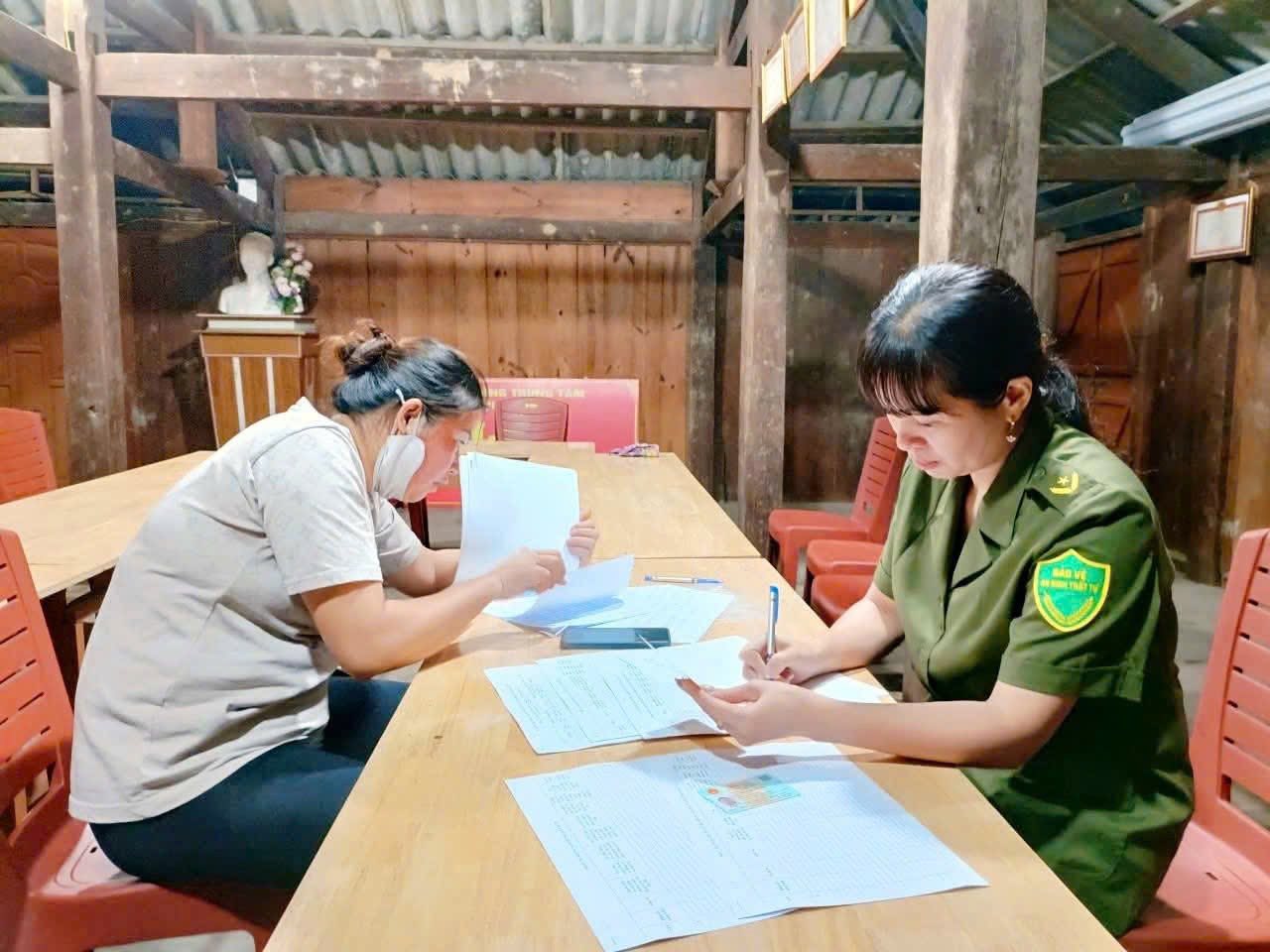 Công an phường Trung Tâm tổng rà soát, làm sạch dữ liệu phương tiện và giấy phép lái xe 2 572096941 770834442651902 7418631754671791348 n