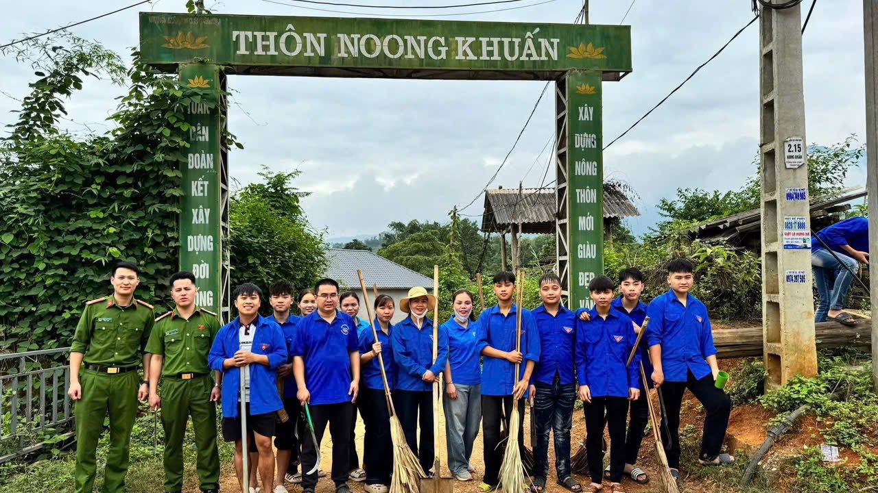Tuổi trẻ Lào Cai đồng loạt ra quân “Ngày Chủ nhật xanh” lần thứ VII: Lan tỏa nếp sống văn minh, xây dựng quê hương sáng – xanh – sạch – đẹp 6 572493440 1133512138972988 6331292251170963900 n