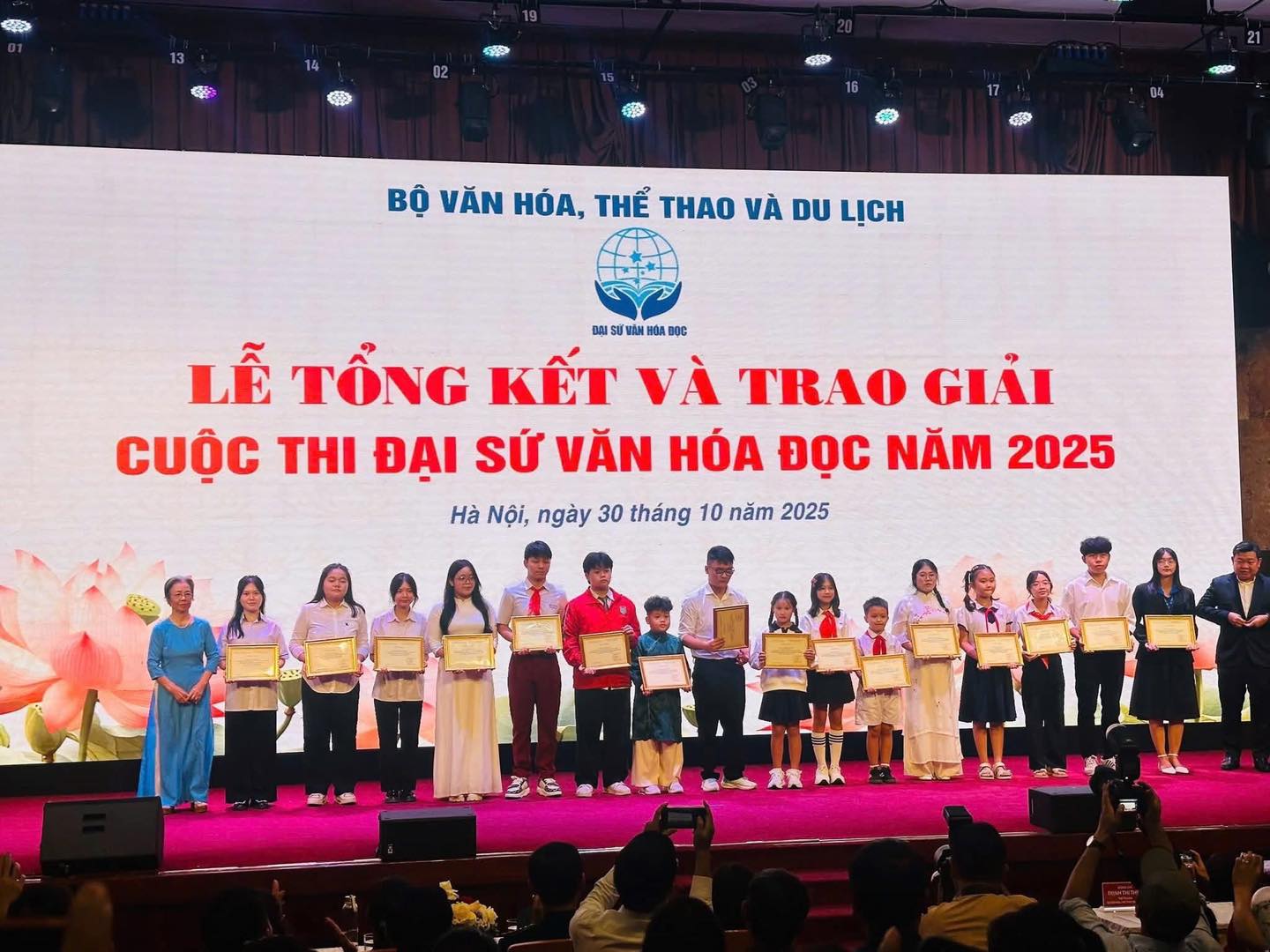 Nguyễn Phương Linh – "Ngọn lửa giữa những trang sách" từ Trường THPT số 1 Bát Xát 2 573052665 1250370340228976 1554826726925743734 n