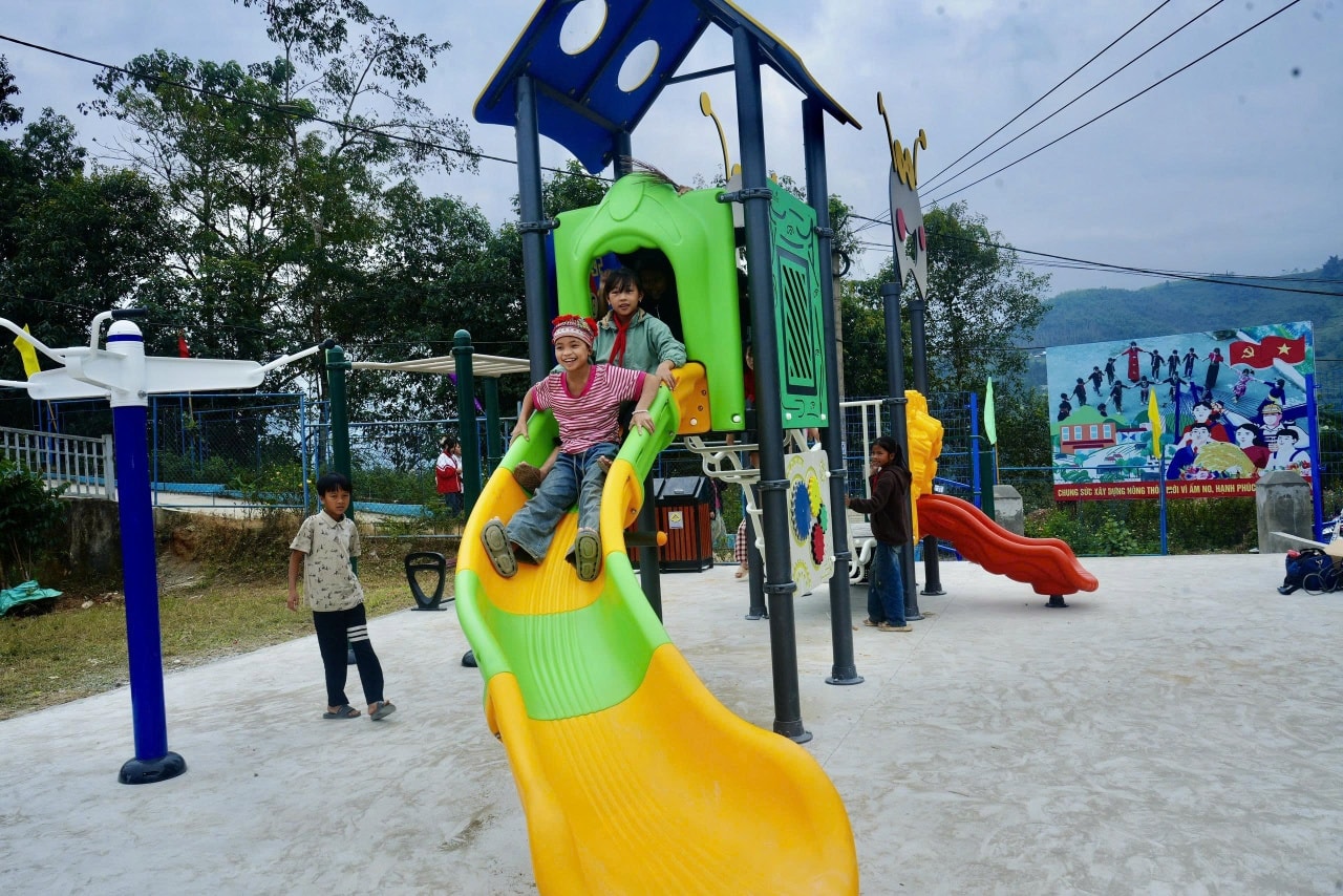 Khánh thành sân chơi cho học sinh cụm trường Thanh Kim, xã Bản Hồ: kết nối tấm lòng nhân ái từ Đan Mạch đến vùng cao Sa Pa 10 573326406 1358626819606713 2207168215717651865 n