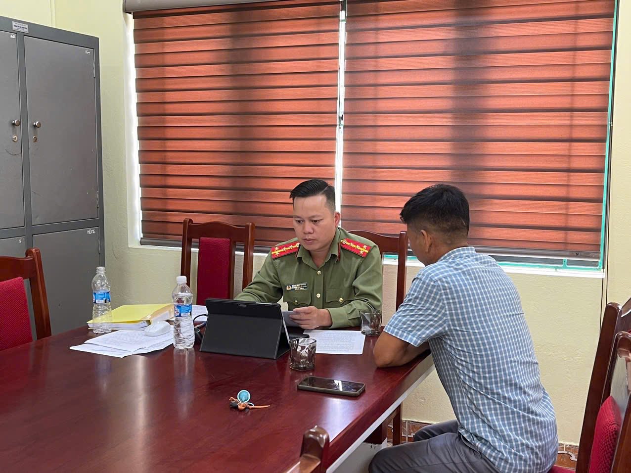 Công an xã Văn Bàn xử lý kịp thời vụ việc bình luận phản cảm trên mạng xã hội 1 574035723 797737689759608 286102840182849642 n