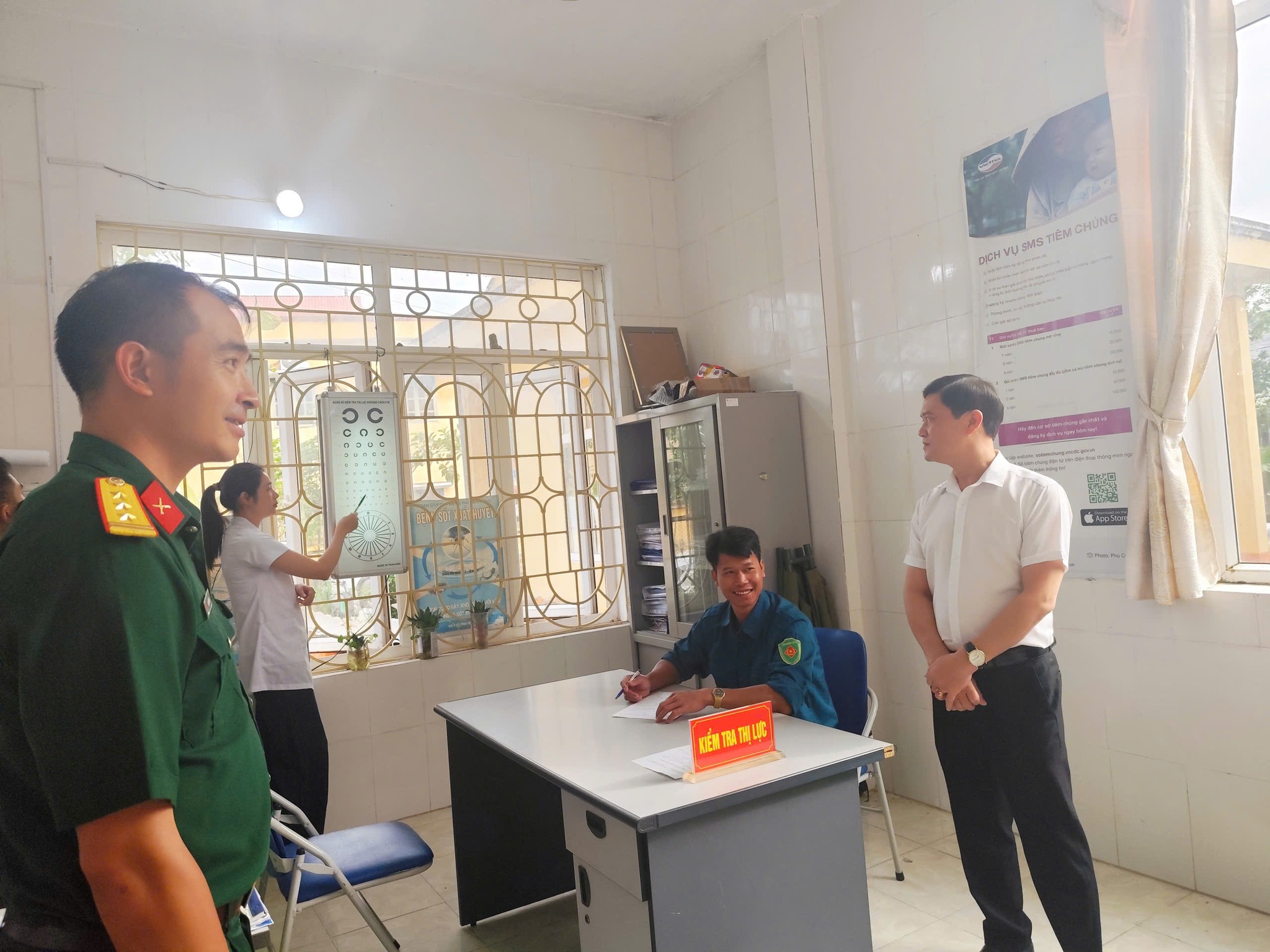 Thanh niên phường Nghĩa Lộ hăng hái tham gia khám tuyển nghĩa vụ quân sự năm 2026 6 574093664 771690672566279 6653697331998058171 n