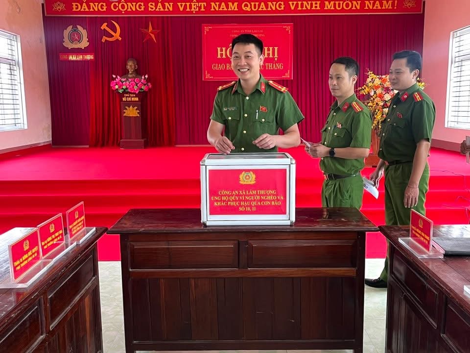 Công an xã Lâm Thượng quyên góp ủng hộ Quỹ Vì người nghèo và đồng bào vùng bão lũ 5 5ABE292C 3C28 468D 9293 931AC8B62D91