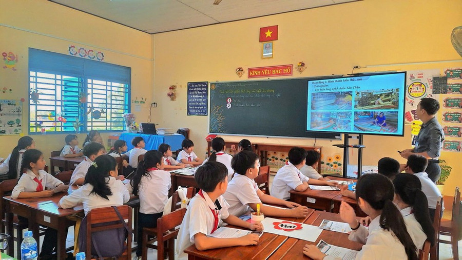 Giáo viên dạy thực nghiệm nội dung Giáo dục địa phương.