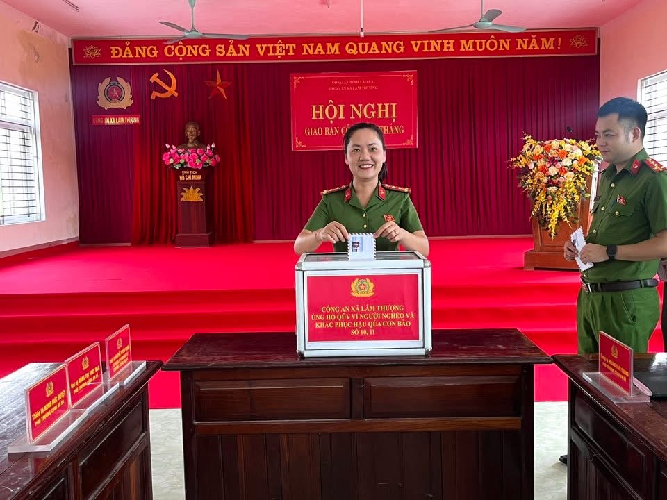 Công an xã Lâm Thượng quyên góp ủng hộ Quỹ Vì người nghèo và đồng bào vùng bão lũ 3 6C3B3DFB 55FA 4421 9F8C 537D71DF73C6