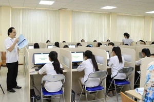 7f699c41a36e444486c963afdf1ca437 thi tren may tinh.jpg