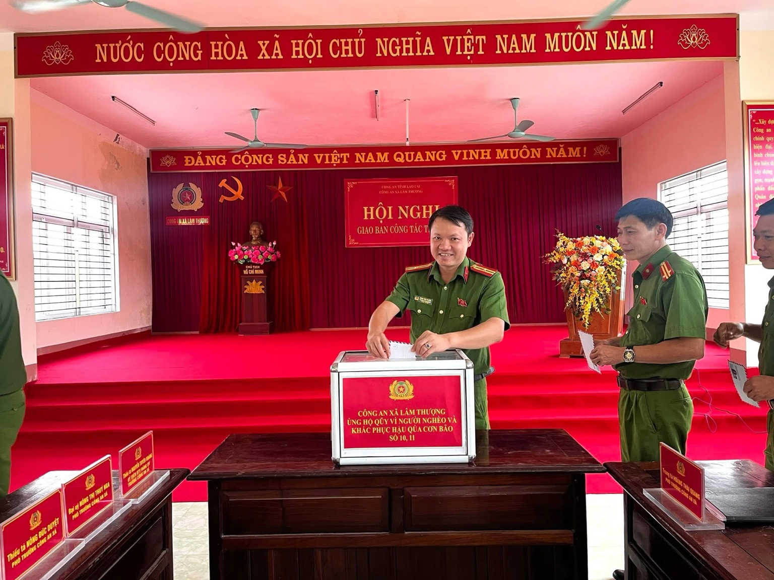 Công an xã Lâm Thượng quyên góp ủng hộ Quỹ Vì người nghèo và đồng bào vùng bão lũ 2 8CF15EE0 8852 4CCF B6EE ED00436B8881