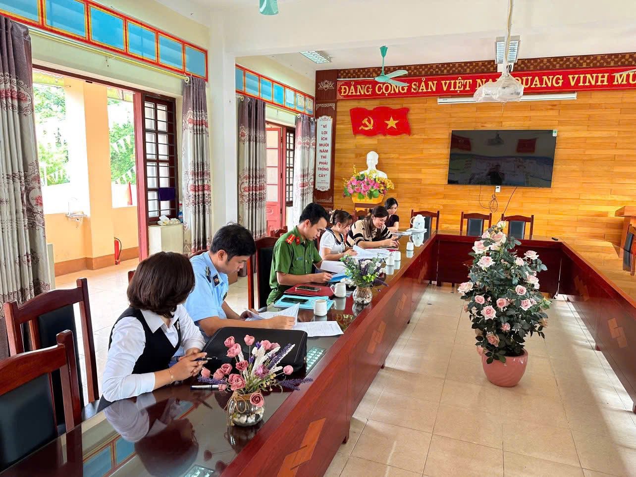 Văn Bàn: Kiểm tra đột xuất an toàn thực phẩm tại 4 trường học, quyết tâm bảo vệ sức khỏe học sinh 1 B25DD199 9E83 4E07 A449 38566780594B