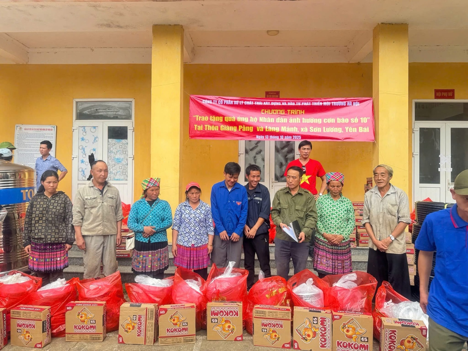 Nghĩa tình mùa bão: Doanh nghiệp Hà Nội trao gần 100 suất quà đến bà con Sơn Lương 3 B7307EF5 B0F6 4982 9EFD 02040D595864