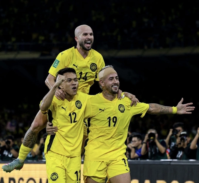 Bóng đá Malaysia có thêm 21 ngày để kháng cáo lên CAS sau án phạt của FIFA 1 Rodrigo Holgado (số 19) và Joao Figueireido (số 14) trong trận Malaysia thắng Việt Nam 4-0 ở lượt hai bảng F vòng loại cuối Asian Cup 2027, trên sân Bukit Jalil, Malaysia ngày 10/6/2025. Ảnh: Malaysia NT