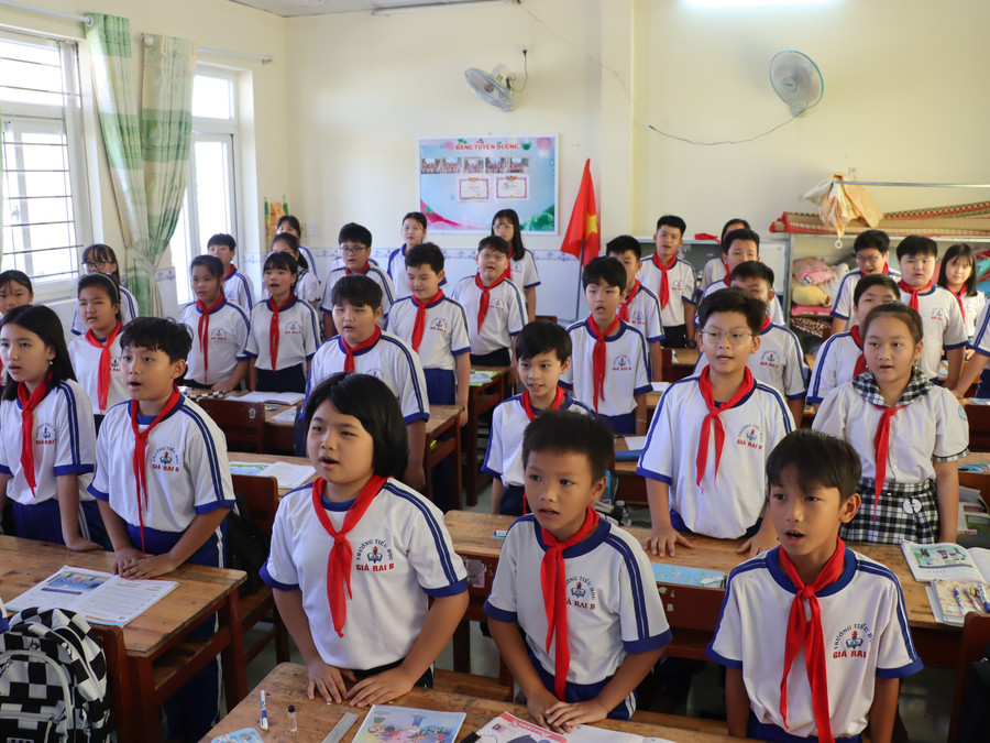 Học sinh một trường tiểu học ở Cà Mau.
