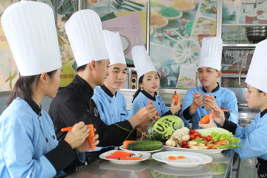 giai-phap-giu-giang-vien-truong-nghe-1.jpg