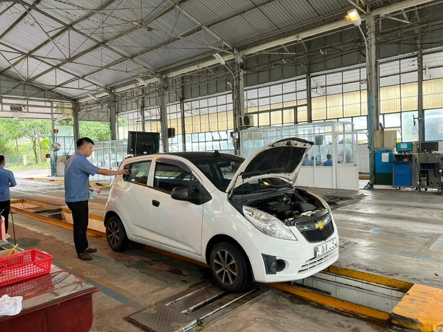 Cảnh báo lừa đảo giả mạo cơ quan đăng kiểm yêu cầu đổi tem kiểm định 1 Hoạt động tại Trung tâm đăng kiểm xe cơ giới Khánh Hòa