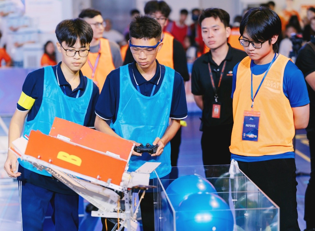 Trường THPT Chuyên Vĩnh Phúc (Phú Thọ) tham gia và giành giải Á quân Cuộc thi FPTU AI & Robotics Challenge 2025. 3-thpt-chuyen-vinh-phuc.jpg
