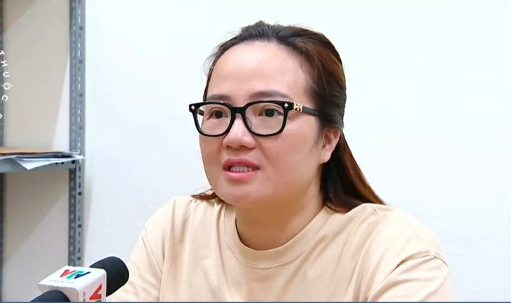 Bà Hoàng Hường tại cơ quan công an - Ảnh: VTV