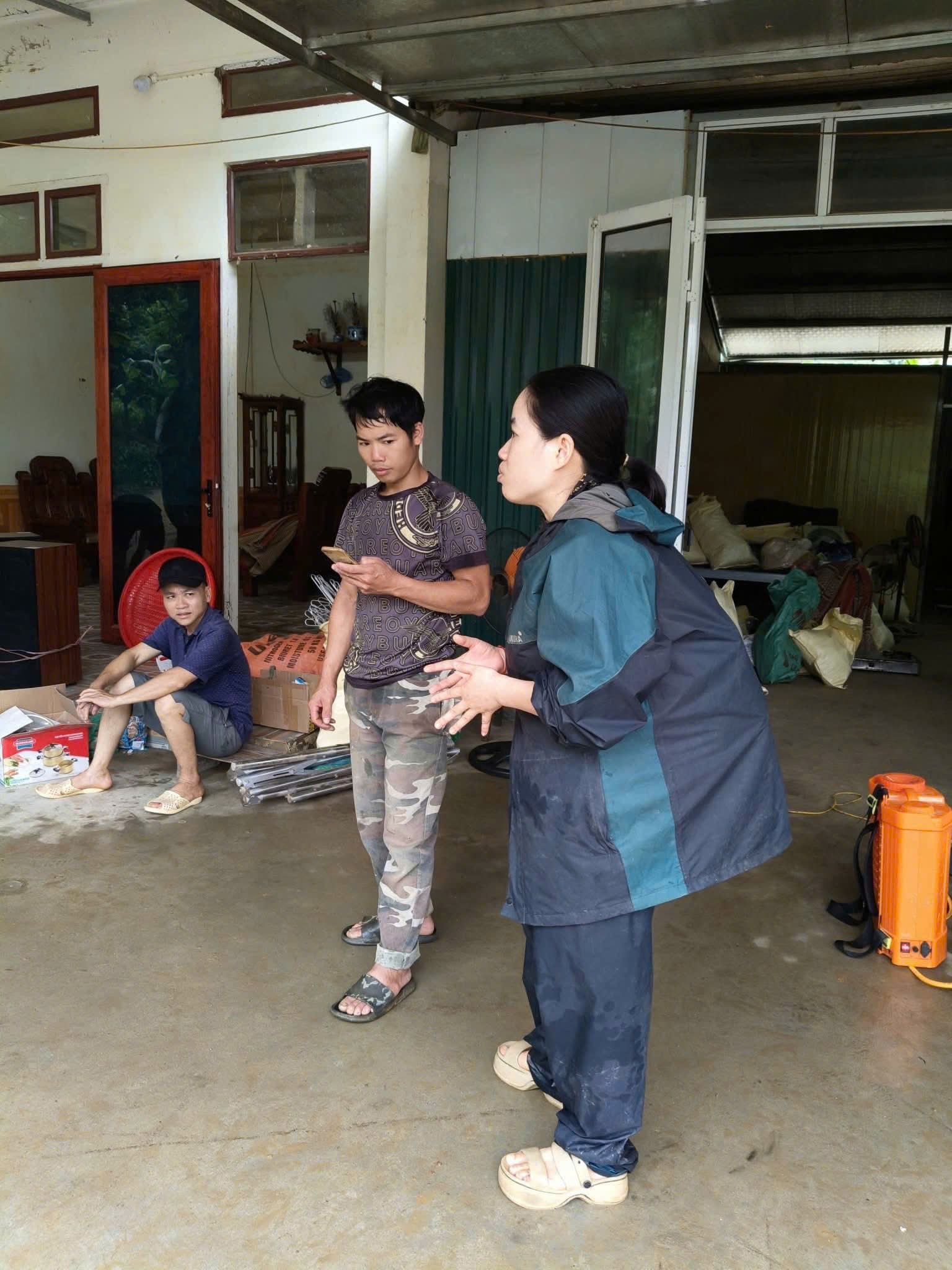 Trạm Y tế Xuân Hòa khẩn trương phòng chống dịch bệnh sau bão 1 z7072406262763 c89a516329be491703a6eb809de1e1c2