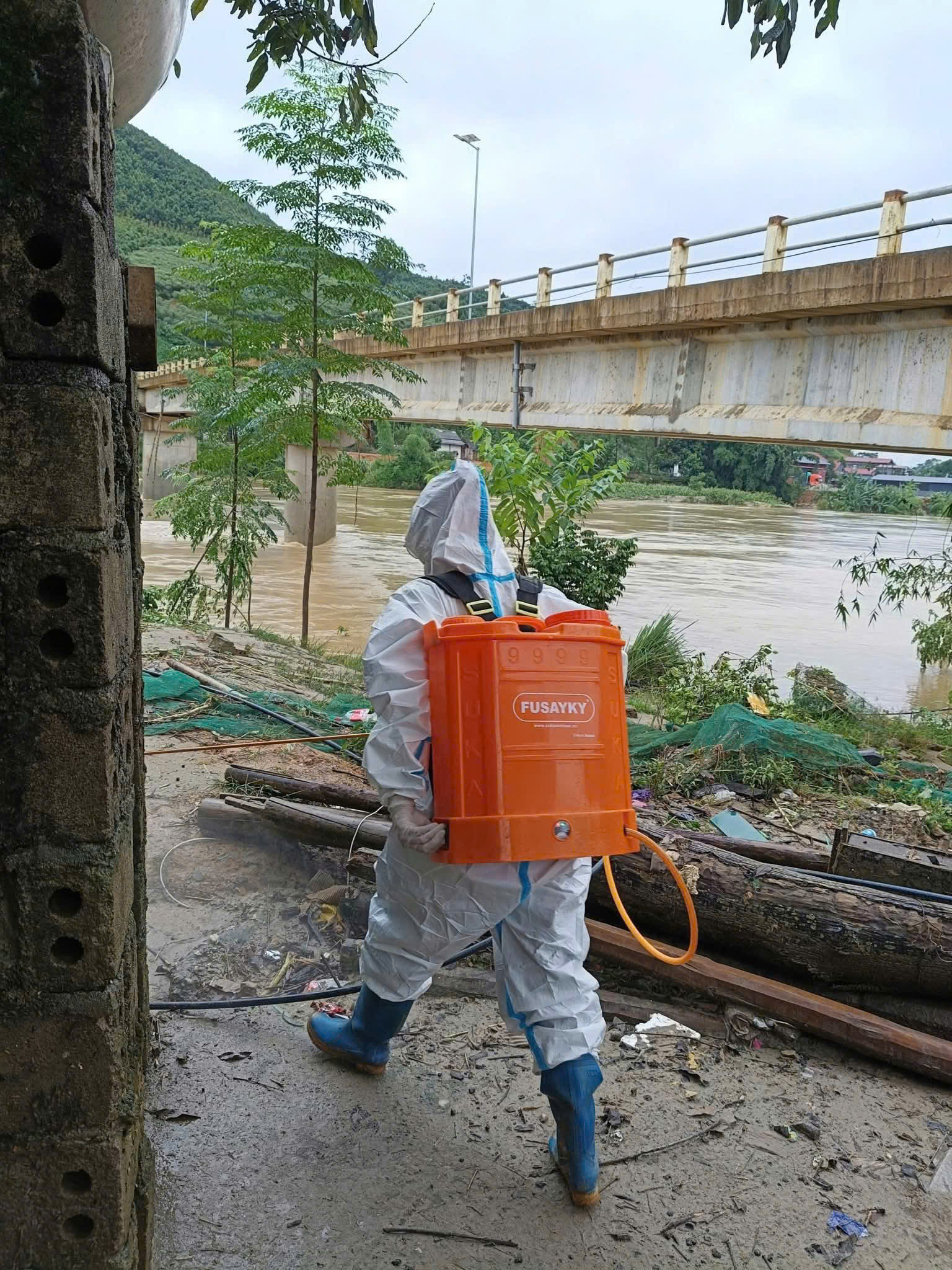 Trạm Y tế Xuân Hòa khẩn trương phòng chống dịch bệnh sau bão 3 z7072406301082 37afd5846792f97b62523d4310a0ae76