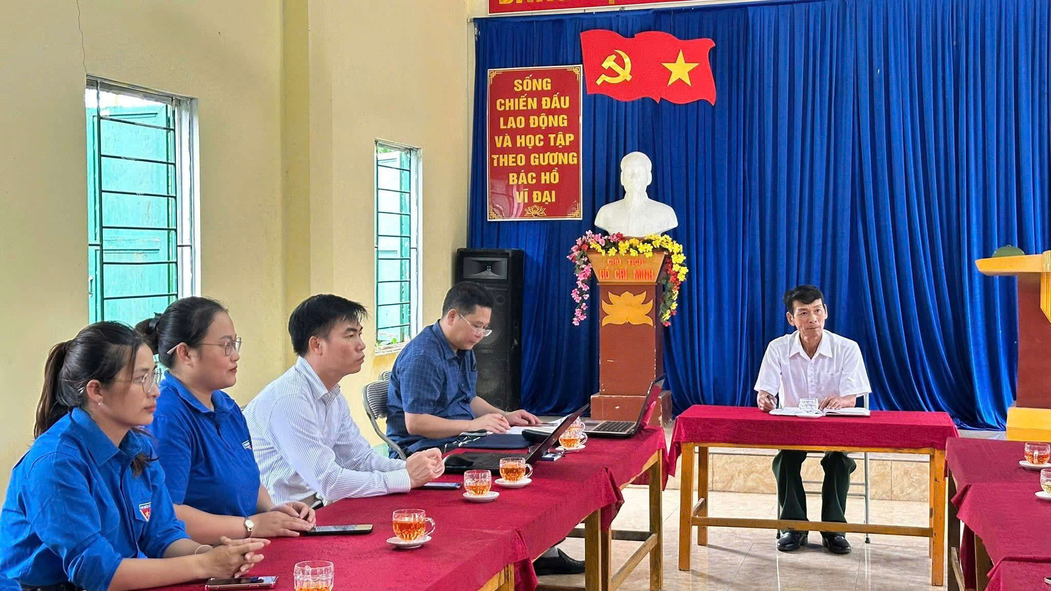 Xã Tằng Loỏng: Chung tay hỗ trợ sau bão lũ, thúc đẩy chuyển đổi số từ thôn, bản 1 z7073195170432 d1553018d7553a047aaf756899cda61e