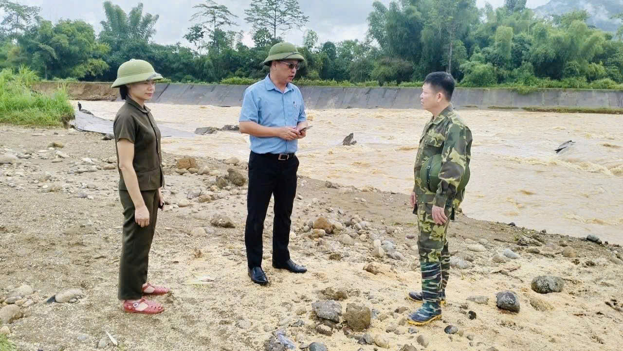 Phường Cầu Thia khẩn trương xây dựng phương án khắc phục sạt lở sau bão số 10 3 z7073347088236 d78ab9f5d390bb1afcc477c2956b88e9