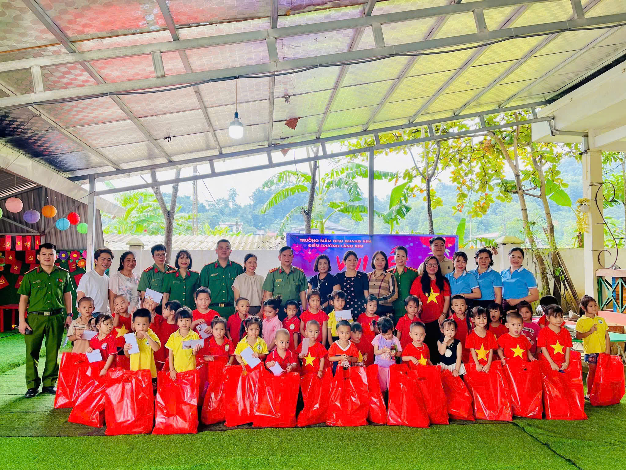 Trung thu yêu thương thắp sáng ước mơ cho trẻ em vùng cao Bát Xát 1 z7076917437273 3b22ae6f27eafa0057ca5bdc0b0f94bc