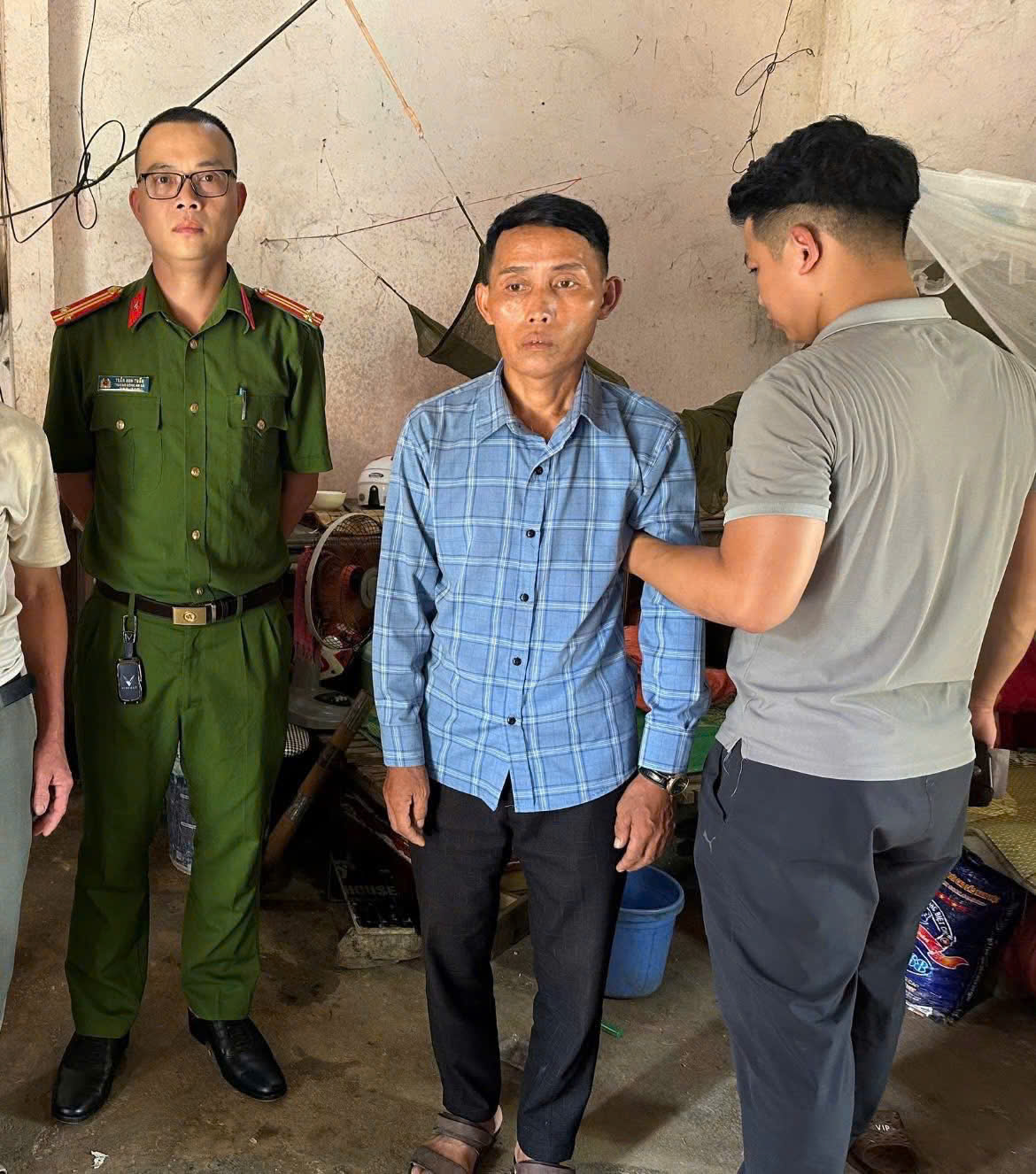 Văn Bàn: Quyết liệt chặn đứng “cái chết trắng”, hướng tới xã hội không ma túy 2 z7085612554556 ebf58c16d8cc620efdad8ac5f7a14f2f