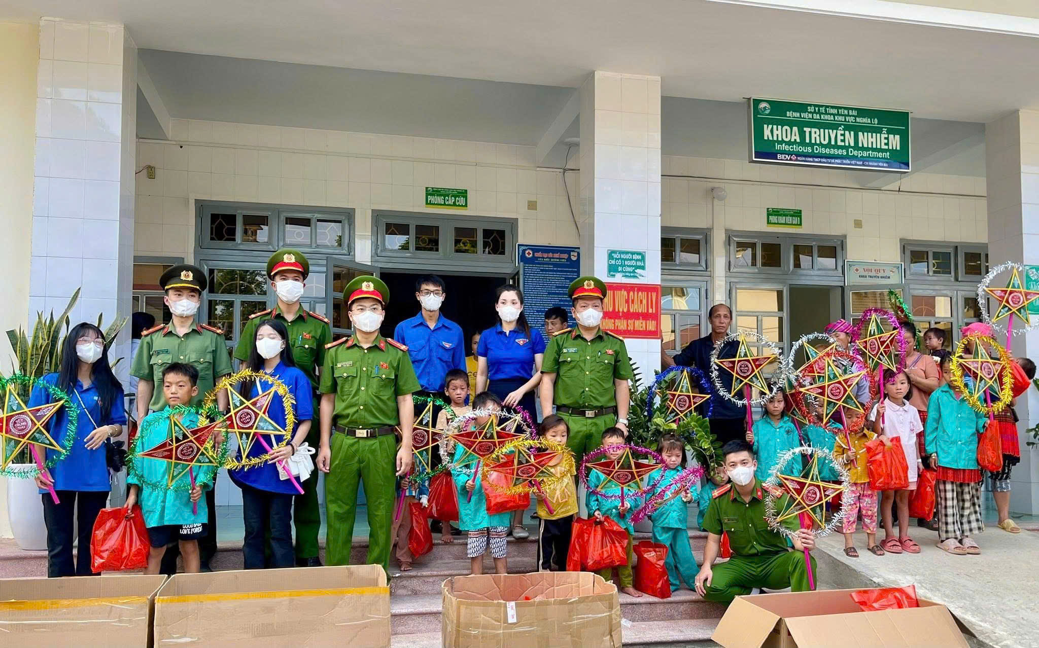 Tết Trung thu ấm áp cho bệnh nhi tại Bệnh viện Đa khoa số 3 Lào Cai 1 z7086155959128 9040f395ebce3005f220a4e38b0fd85f
