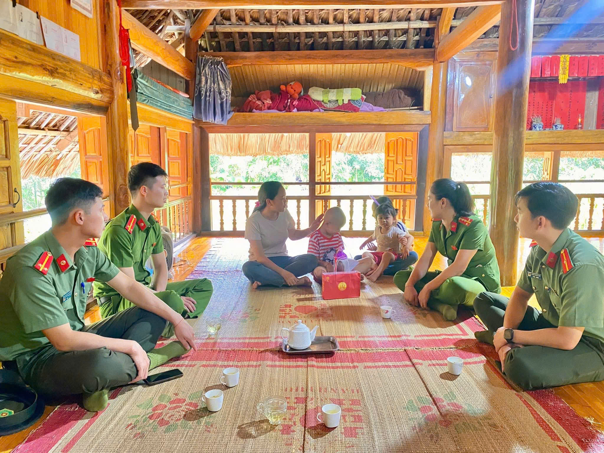 Trung thu ấm áp cho bé gái mắc bệnh hiểm nghèo ở Lào Cai 3 z7086874789757 5581db2395fd86bf3bb6f5fc03c8d78a