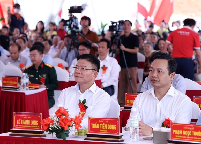 Phó Thủ tướng Lê Thành Long dự lễ khởi công xây dựng Trường Phổ thông nội trú liên cấp Tiểu học và Trung học cơ sở Thanh Nưa tại xã Thanh Nưa, tỉnh Điện Biên - Ảnh: VGP/Đức Tuân ltlong-17626526290262000604042.jpg