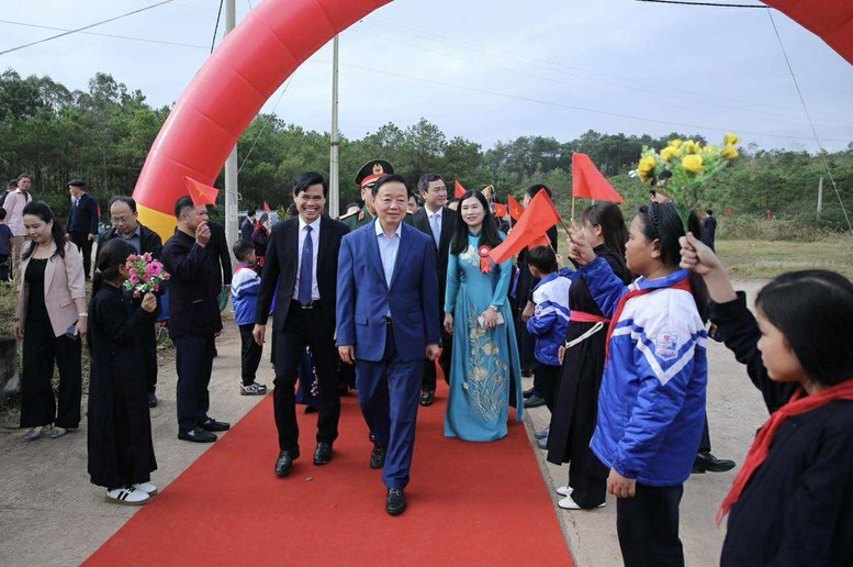 Phó thủ tướng Trần Hồng Hà dự lễ khởi công xây dựng Trường Phổ thông dân tộc nội trú liên cấp Tiểu học và Trung học cơ sở Khuất Xá, tỉnh Lạng Sơn - Ảnh: VGP/Minh Khôi thha-1762652629031402392662.jpg