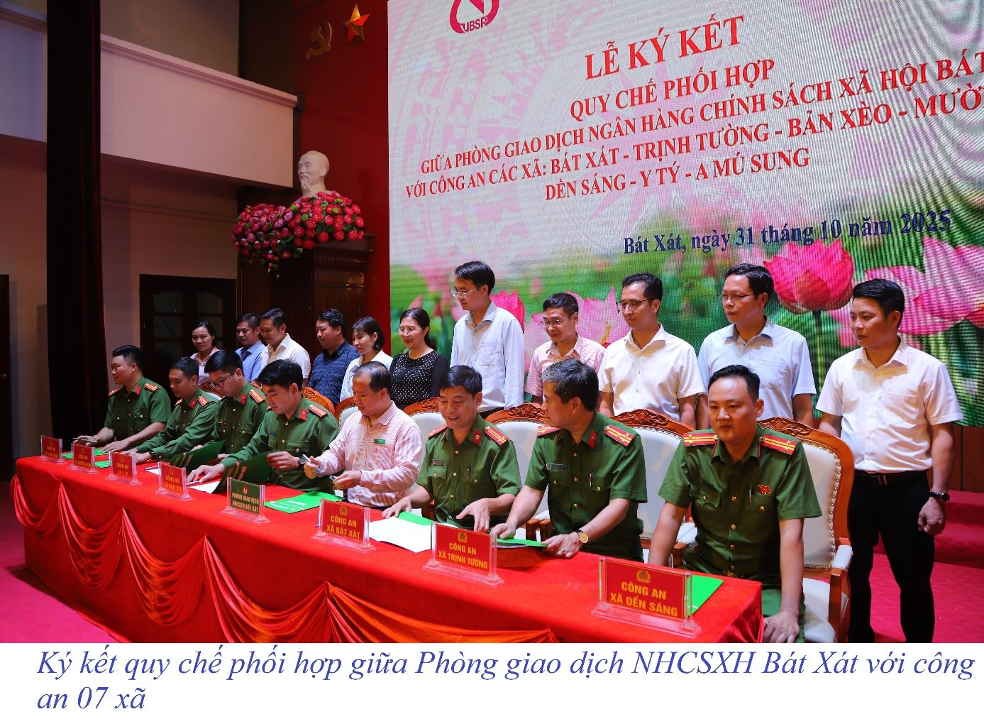 Bát Xát: Ký kết quy chế phối hợp giữa Ngân hàng Chính sách xã hội và công an các xã – Chung tay vì an toàn tín dụng và an sinh xã hội 2 571581337 756704454095031 8765165196813958481 n