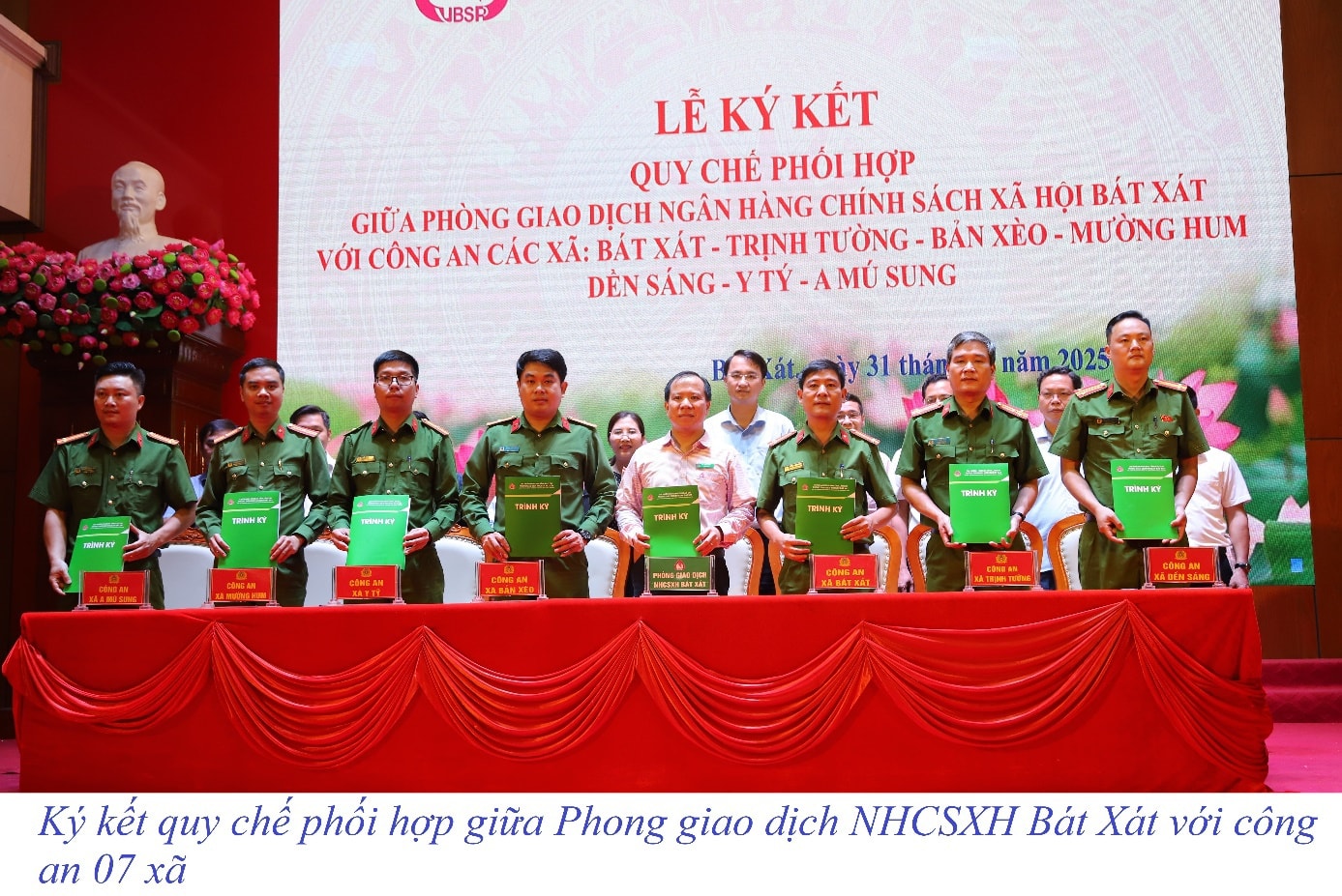 Bát Xát: Ký kết quy chế phối hợp giữa Ngân hàng Chính sách xã hội và công an các xã – Chung tay vì an toàn tín dụng và an sinh xã hội 6 571992215 756704287428381 7033134912903870351 n