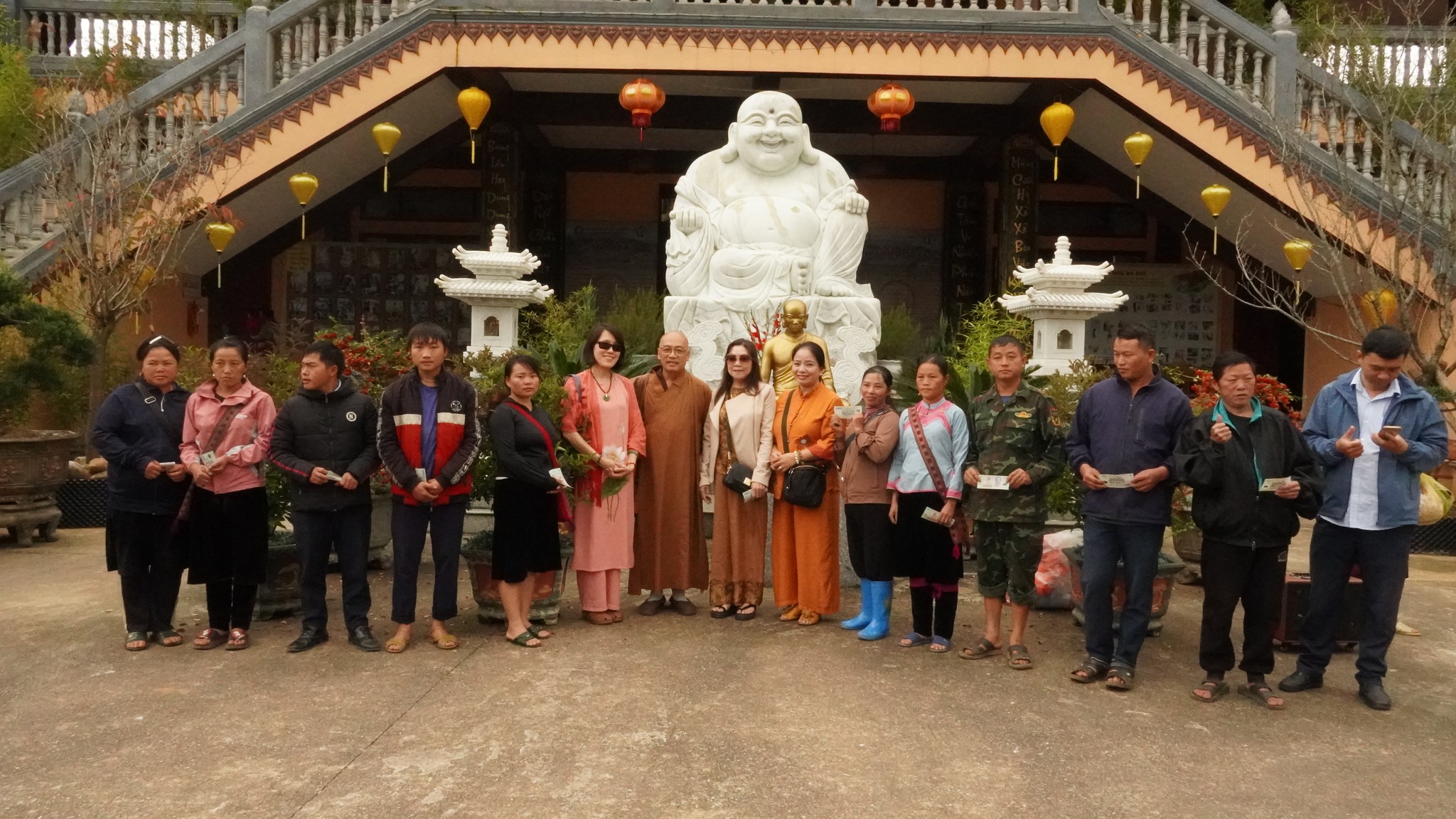 Lan tỏa lòng từ bi giữa mùa đông vùng cao: Thiền viện Trúc Lâm Đại Giác Sa Pa trao 100 suất quà cho hộ nghèo 5 572013197 1359274132875315 6036280136275694309 n